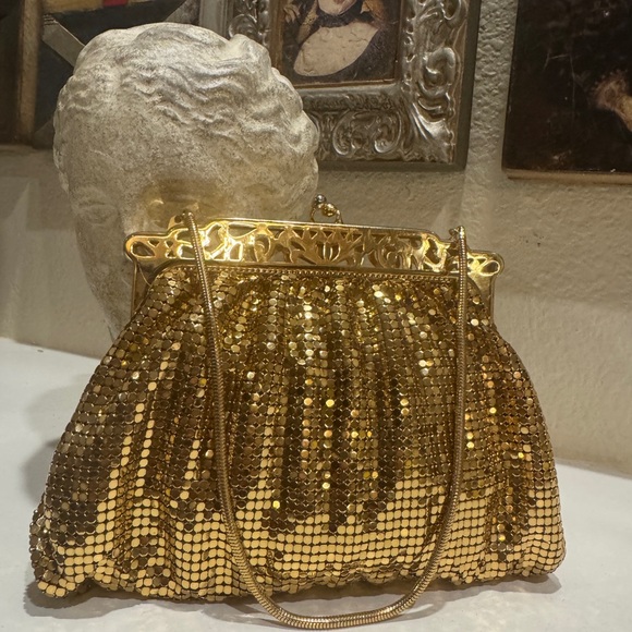 Whiting & Davis Handbags - VTG 1940s Whiting‎ & Davis Gold Mesh Flapper Bag Purse | Brass Pierced Frame